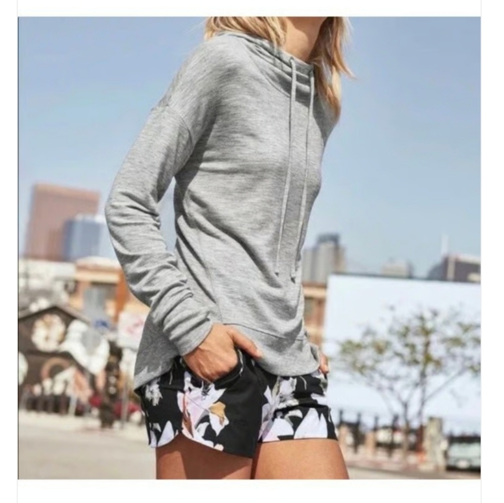 Athleta Polynesia Easy Short - Picture 10 of 10